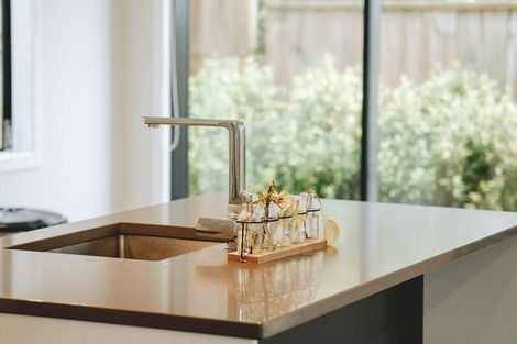 Photo of property in 29b Glanmire Road, Newlands, Wellington, 6037