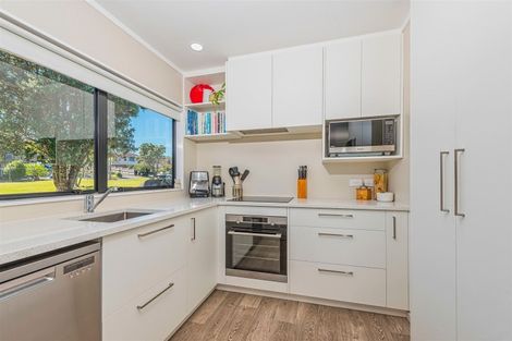 Photo of property in 2/1 Bass Street, West Harbour, Auckland, 0618