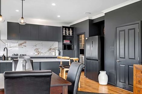 Photo of property in 1 Shakespeare Road, Bastia Hill, Whanganui, 4500