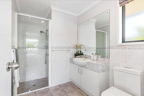 Photo of property in 37 Rivervale Grove, Stanmore Bay, Whangaparaoa, 0932