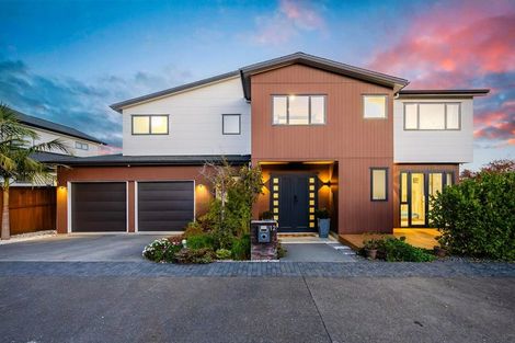 Photo of property in 12 Shelby Place, Long Bay, Auckland, 0630