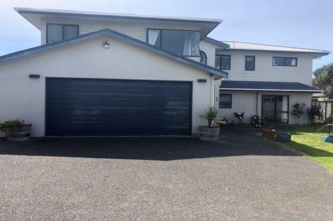 Photo of property in 135 Field Way, Waikanae Beach, Waikanae, 5036