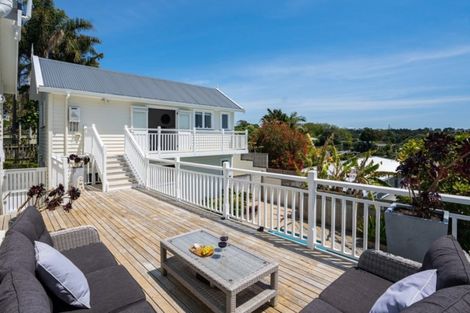 Photo of property in 30 Maritime Terrace, Birkenhead, Auckland, 0626