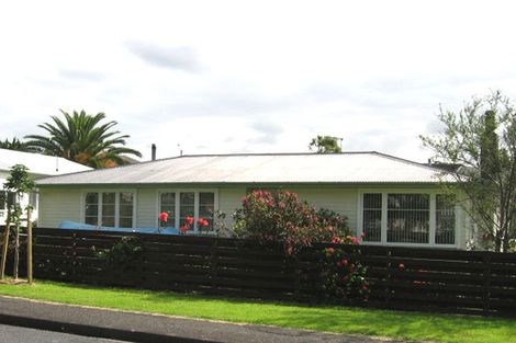 Photo of property in 46 Kervil Avenue, Te Atatu Peninsula, Auckland, 0610