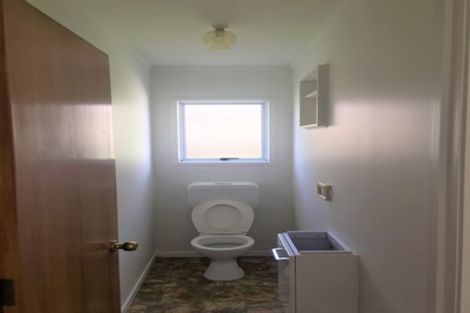 Photo of property in 303 Glenfield Road, Glenfield, Auckland, 0629