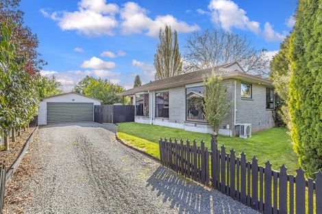Photo of property in 27 Momorangi Crescent, Redwood, Christchurch, 8051
