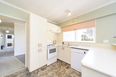 Photo of property in 77 Wikiriwhi Crescent, Awapuni, Palmerston North, 4412