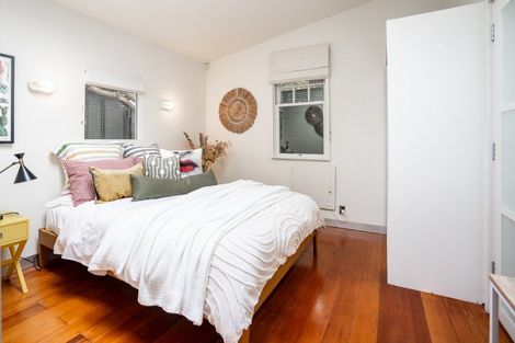 Photo of property in 69 Marine Parade, Seatoun, Wellington, 6022