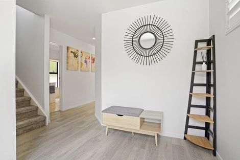 Photo of property in 18a Cottam Grove, Northcross, Auckland, 0632