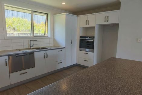 Photo of property in Waterview Estate, 84/4 Greystone Place, Omokoroa, 3114