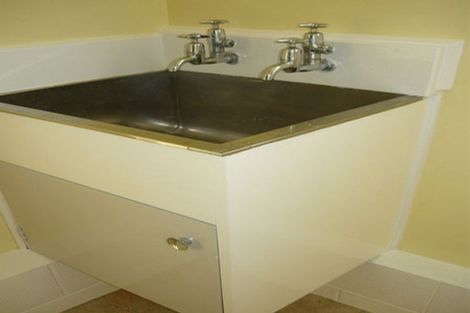 Photo of property in 50 Golf Road, New Lynn, Auckland, 0600