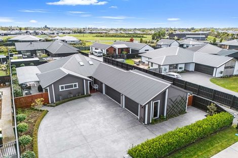 Photo of property in 13 Angus Place, Rangiora, 7400