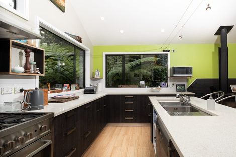 Photo of property in 36 Turanga Road, Henderson Valley, Auckland, 0612