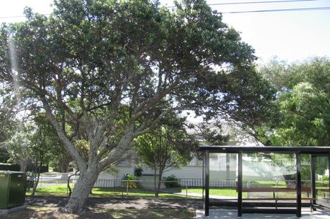 Photo of property in 58 Stanley Point Road, Stanley Point, Auckland, 0624