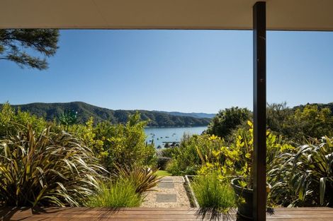 Photo of property in 27 Amelia Crescent, Waikawa, Picton, 7220