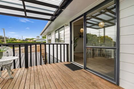 Photo of property in 2/32 Hand Road, Helensville, 0800