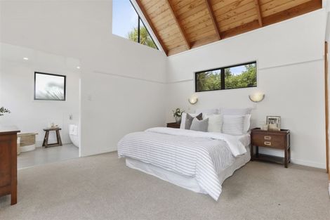 Photo of property in 411 Waitakere Road, Taupaki, Henderson, 0782