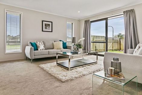 Photo of property in 2 Captain Mitchell Drive, Opaheke, Papakura, 2113