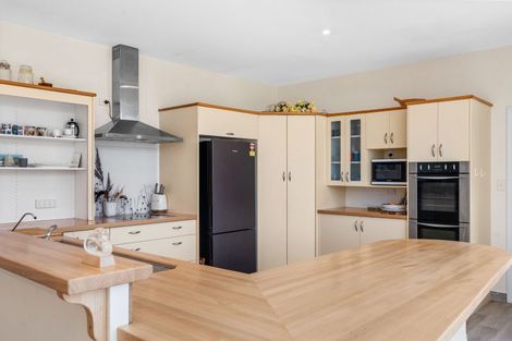 Photo of property in 6 Daffodil Grove, Carterton, 5713