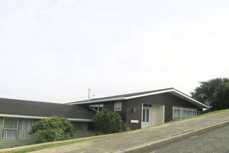 Photo of property in 2 Honeysuckle Grove, Maungaraki, Lower Hutt, 5010