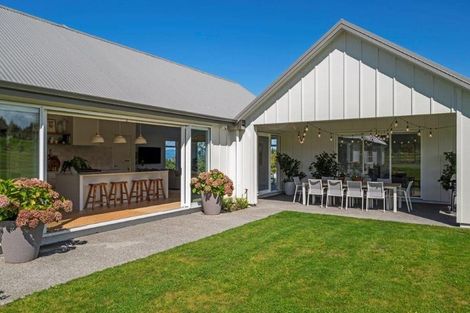 Photo of property in 5 Lens Way, Acacia Bay, Taupo, 3385