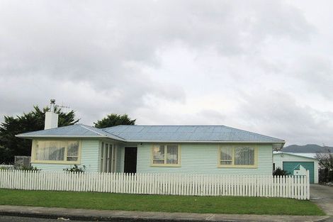Photo of property in 8 Hadfield Place, Paraparaumu Beach, Paraparaumu, 5032