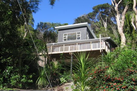 Photo of property in 187 Laingholm Drive, Laingholm, Auckland, 0604