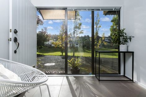 Photo of property in 1/14 Greenvalley Rise, Glenfield, Auckland, 0629