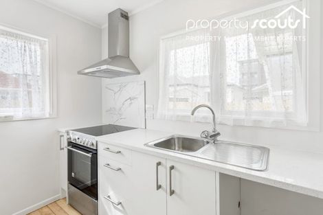 Photo of property in 16 Serjeant Street, Henderson, Auckland, 0612