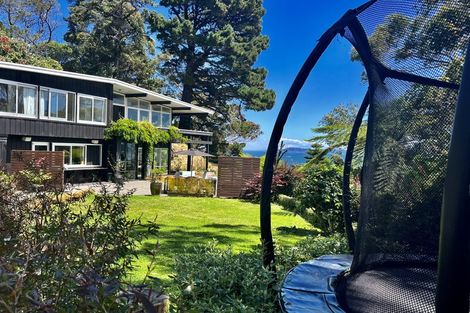 Photo of property in 11 Richmond Road, Mahina Bay, Lower Hutt, 5013