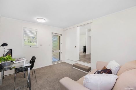 Photo of property in 2/13 Kathleen Street, Totara Vale, Auckland, 0627