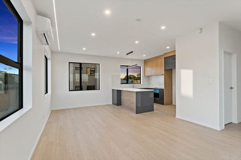 Photo of property in 3/16 Binsted Road, New Lynn, Auckland, 0600