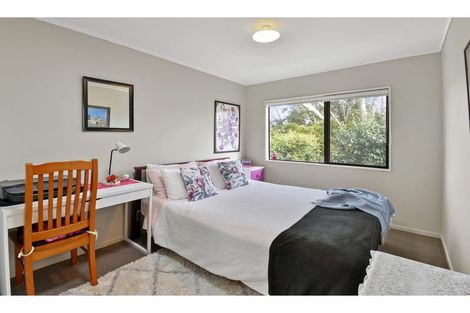 Photo of property in 2/8 Mcinnes Road, Weymouth, Auckland, 2103