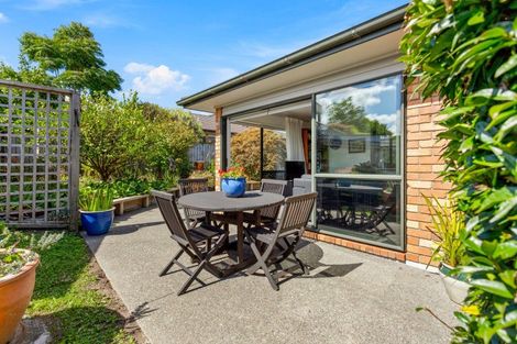 Photo of property in 20 Mackwell Road, Fairview Heights, Auckland, 0632