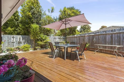 Photo of property in 73 Stottholm Road, Titirangi, Auckland, 0604