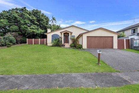 Photo of property in 11 Fairchild Avenue, Goodwood Heights, Auckland, 2105