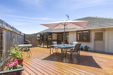 Photo of property in 73 Stottholm Road, Titirangi, Auckland, 0604