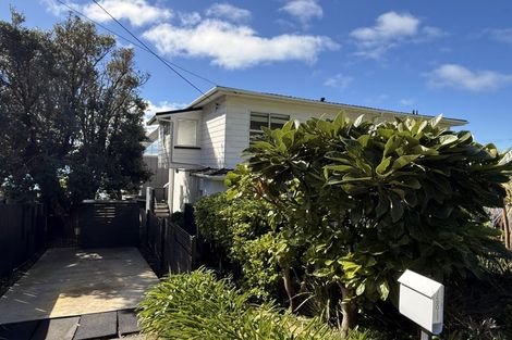 Photo of property in 281 Queens Drive, Lyall Bay, Wellington, 6022