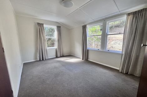 Photo of property in 100 Sidlaw Street, Strathmore Park, Wellington, 6022