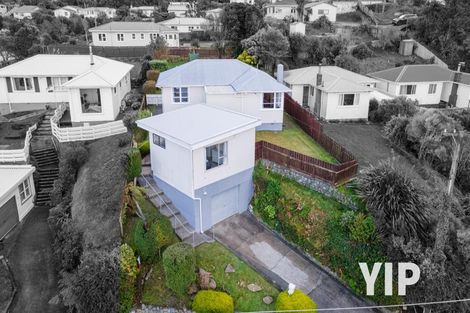 Photo of property in 62 Ruskin Road, Newlands, Wellington, 6037