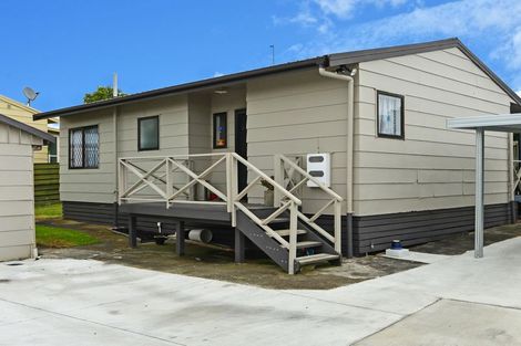 Photo of property in 2/9 Maplesden Drive, Clendon Park, Auckland, 2103