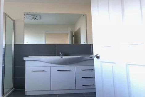 Photo of property in 24 Mirrabooka Avenue, Botany Downs, Auckland, 2010