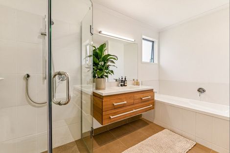Photo of property in 11a Church Street, Northcote Point, Auckland, 0627