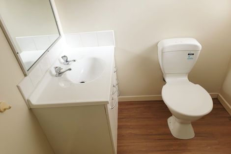 Photo of property in 1/64 Hogans Road, Glenfield, Auckland, 0629