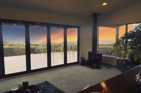 Photo of property in 85 Constable Road, Muriwai, Waimauku, 0881