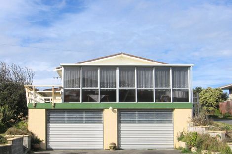 Photo of property in 14 Mack Street, Foxton Beach, Foxton, 4815