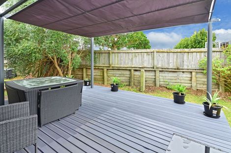Photo of property in 2/9 Maplesden Drive, Clendon Park, Auckland, 2103