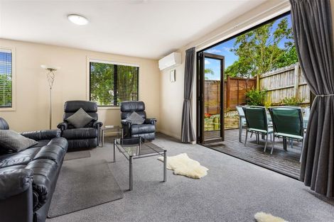 Photo of property in 4 View Ridge Drive, Ranui, Auckland, 0612