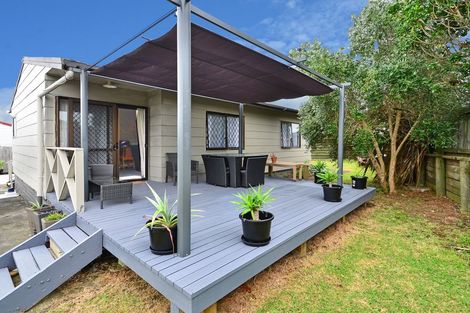 Photo of property in 2/9 Maplesden Drive, Clendon Park, Auckland, 2103