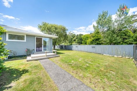 Photo of property in 2 Molloys Road, Te Marua, Upper Hutt, 5018
